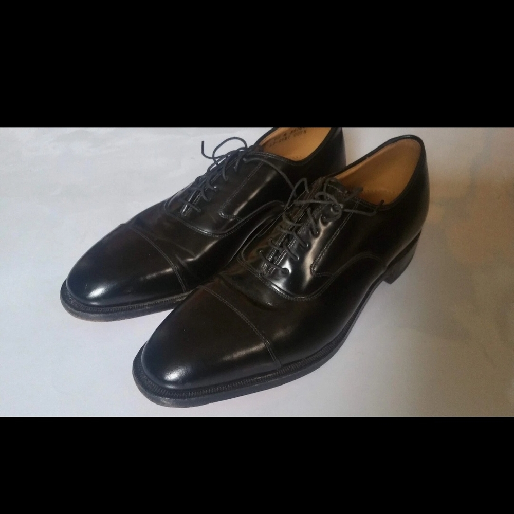 Johnston & Murphy Black Leather Oxfords with Brogue Detailing 10C